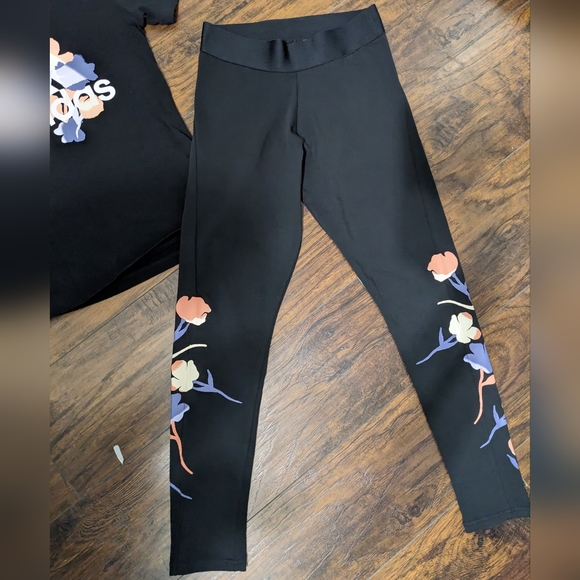 Women's Adidas leggings & t shirt - like new! - Picture 3 of 6